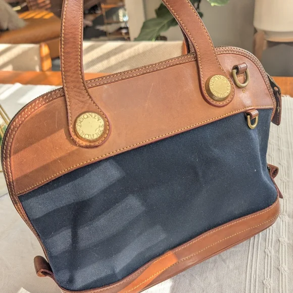 Vintage Dooney & Bourke No. B06640 Cabriolet Zip Satchel, Navy Canvas & Leather - Picture 4 of 15